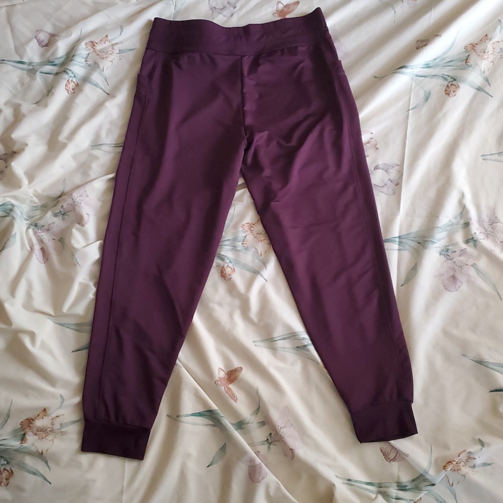32 Degrees Heat Jogger Plum Color Size Large. Like New.